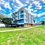 Roof Boutique & Istanbul Airport Durusu