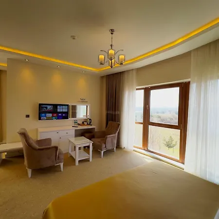 מלון Green Roof Hotel 5*